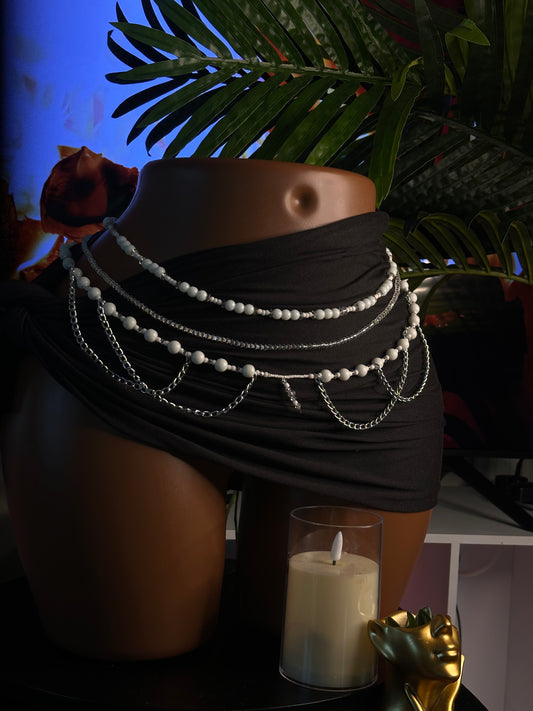 🤍 White Elegance – Perles de Hanches Blanches 🤍